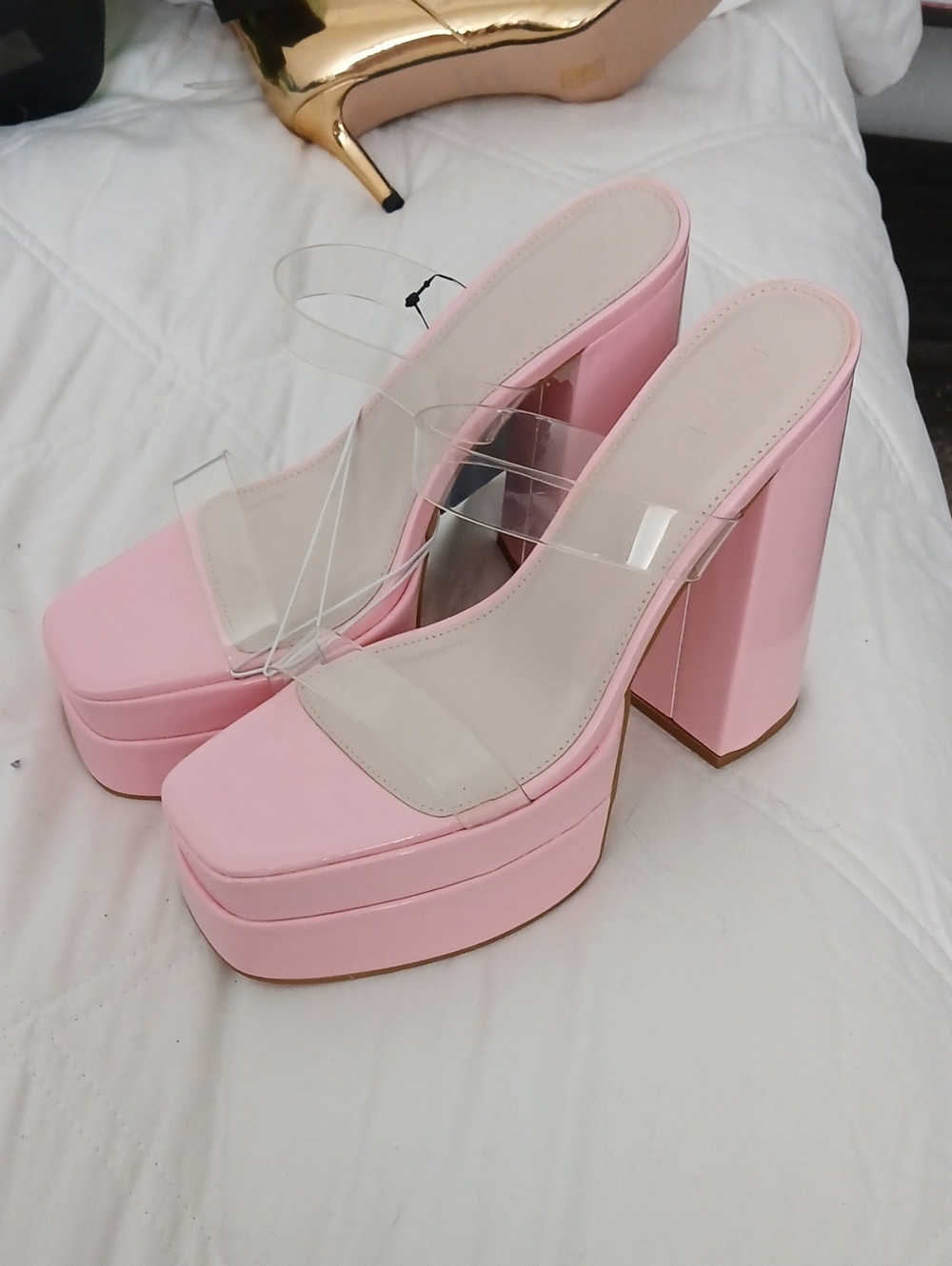 #forever21 #pinkpumps #pinkhighheels #sexyshoes